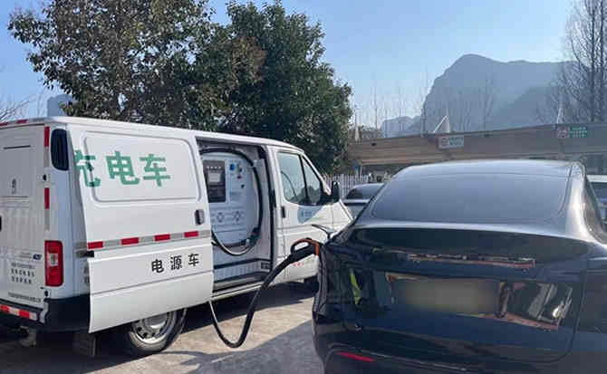 贵定汽车搭电